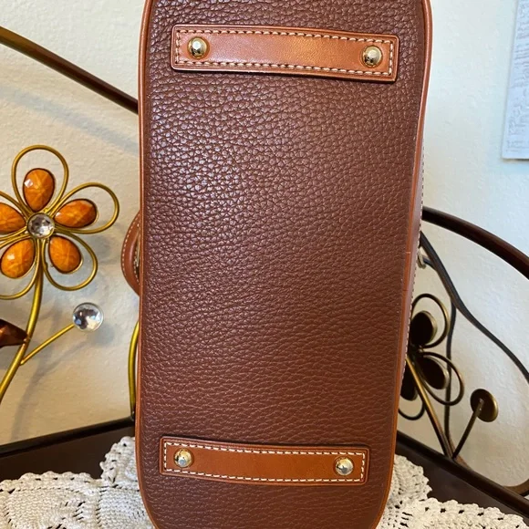 EUC Dooney & Bourke Pebble Grain Sierra Zip Zip Bark or Chocolate? - Picture 5 of 15